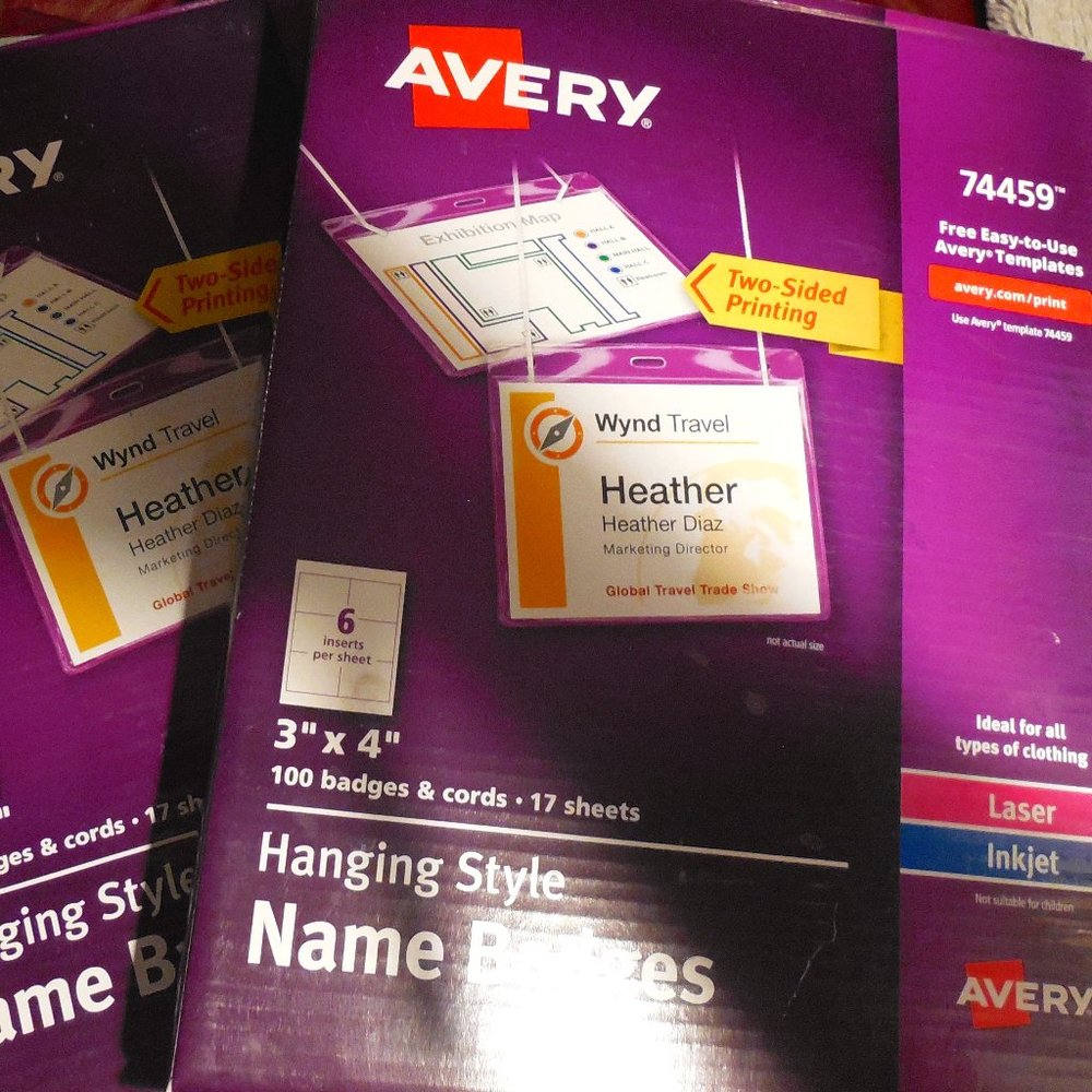 Avery 3" x 4" Hanging Style Name Badges 74459 with Badges & Cords